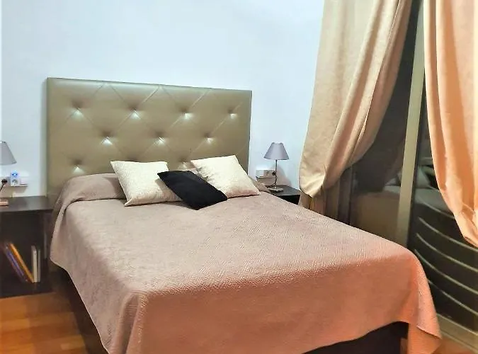 아파트 New Estrelitzia Luxury Apartamen