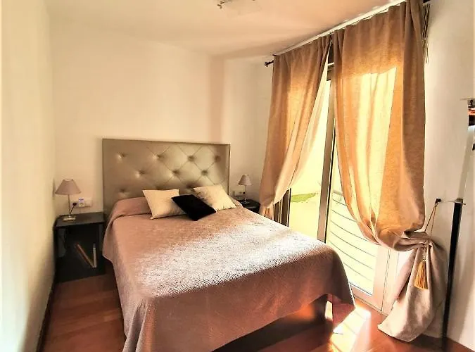 아파트 New Estrelitzia Luxury Apartamen